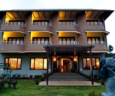 https://imgcld.yatra.com/ytimages/image/upload/t_hotel_yatra_city_desktop/v1433504065/Domestic Hotels/Hotels_Kotagiri/Nahar Retreat and Wellness Spa/Overview.jpg